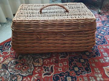 cesta in vimini con coperchio
