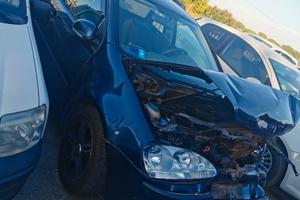 Golf 5 1.9 incidentata 145000 km prezzo trattabile