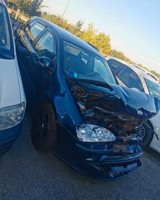 Golf 5 1.9 incidentata 145000 km prezzo trattabile