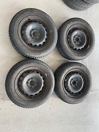 Set 4 cerchi e gomme invernali