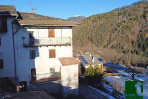 PORZIONE DI CASA DA RISTRUTTURARE