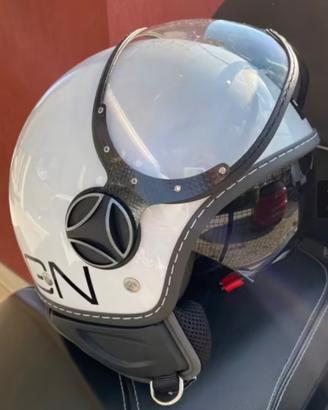 Casco MOMODESIGN