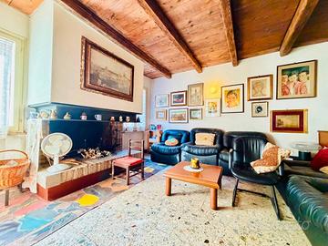 Casa indipendente di 202 m² con 5 locali e box aut