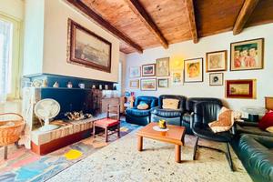 Casa indipendente di 202 m² con 5 locali e box aut