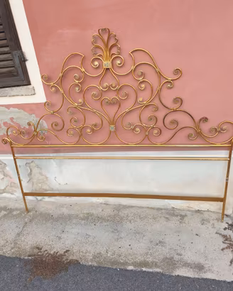 Letto - Testiera ferro battuto .