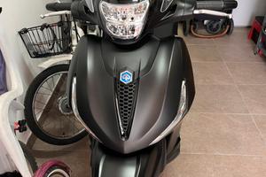 Beverly 300 deep black