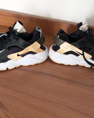 Nike Huarache Run con zip e lacci