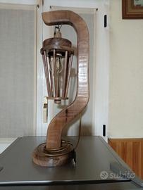 Lampada in legno