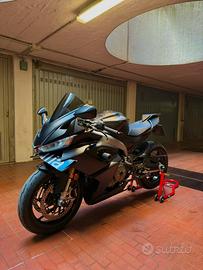 Aprilia RS660 con scarico, pedane, semimanubri