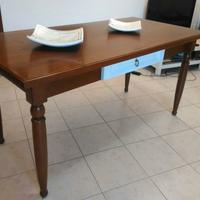 Tavolo da soggiorno e cucina