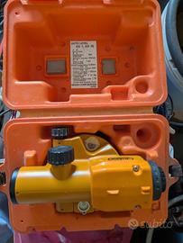  autolivello Nikon AX-1 o AX-1S. 