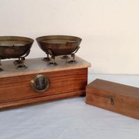 Bilancia per alimenti a due piatti con pesi