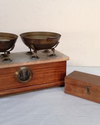 Bilancia per alimenti a due piatti con pesi