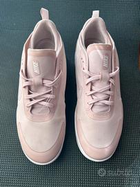 Scarpe Nike modello Amixa