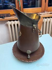 Secchio in rame per carbone da stufa.