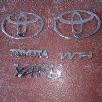 loghi ed emblemi originali per Toyota Yaris