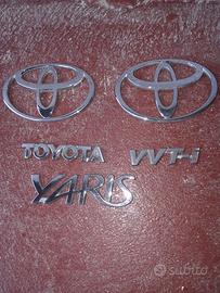 loghi ed emblemi originali per Toyota Yaris