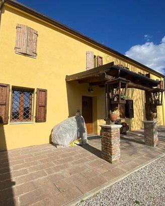 Casa indipendente di 237 m² con più di 5 locali e 
