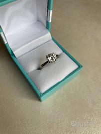 Anello con pietra
