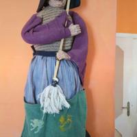 Bambola vintage vecchia brutta befana