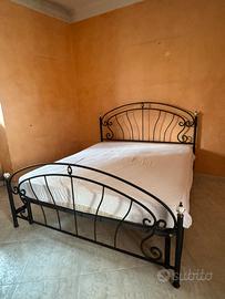 Letto matrimoniale in ferro battuto