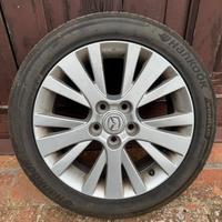 4 pneumatici quasi novi più 4 cerchi in lega 17’’