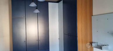 Camera cameretta per ragazzi con angolo scrivania