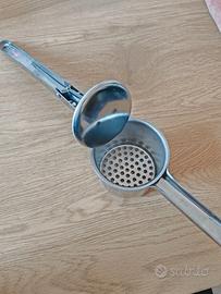 Schiaccia patate o passatelli