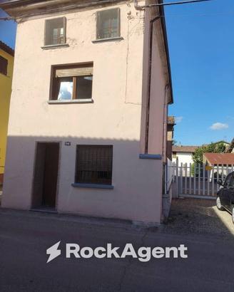 Villa di 149 m² con 4 locali e box auto a Bastida 