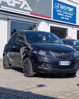 Lancia Ypsilon Firefly- Gold