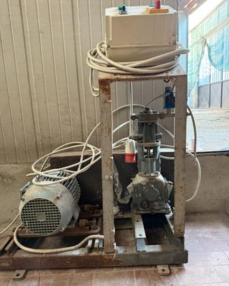 Macchinario per la ricarica di gas inerti