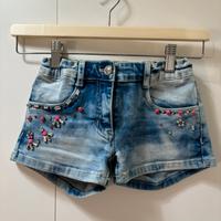 Pantaloncini di jeans con strass e gemme