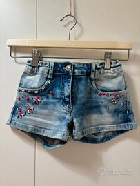 Pantaloncini di jeans con strass e gemme