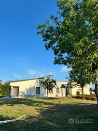 Villa di 220 m² con più di 5 locali e box auto a B