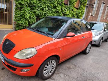 lancia y