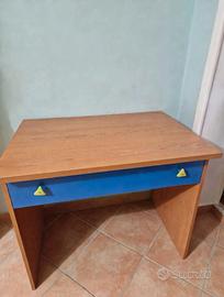 scrivania formato cm  60 x 90 