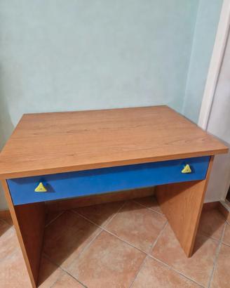 scrivania formato cm  60 x 90 
