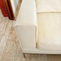 divano in pelle bianco