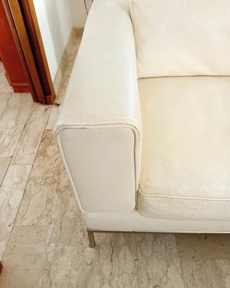 divano in pelle bianco