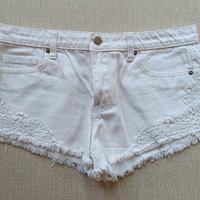 Pantaloncini bianchi con pizzo, Forever 21