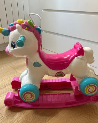 Cavallo a dondolo + libreria montessoriana
