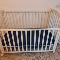 Lettino con materasso e cassetti