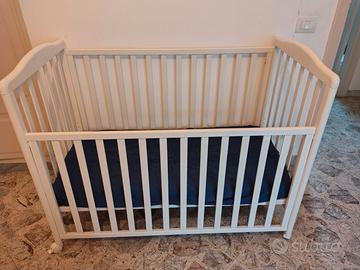 Lettino con materasso e cassetti