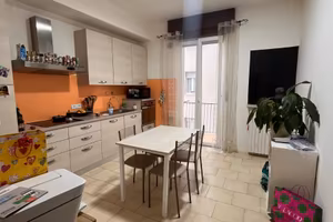 Ampia Singola per Ragazze in Via Centro