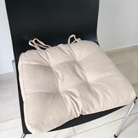 cuscini beige per sedie con lacci
