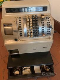 Vecchio registratore di cassa Solo ritiro