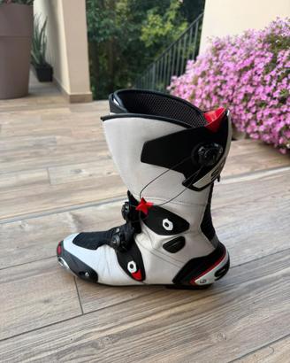 Tuta e scarponi Alpinestars
