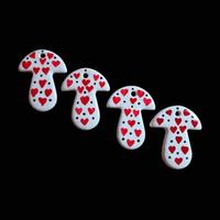 4 Funghi da Appendere con Cuori