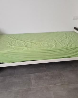 Letto singolo. Struttura e materasso. 200x90