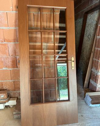 Porta in legno e vetro